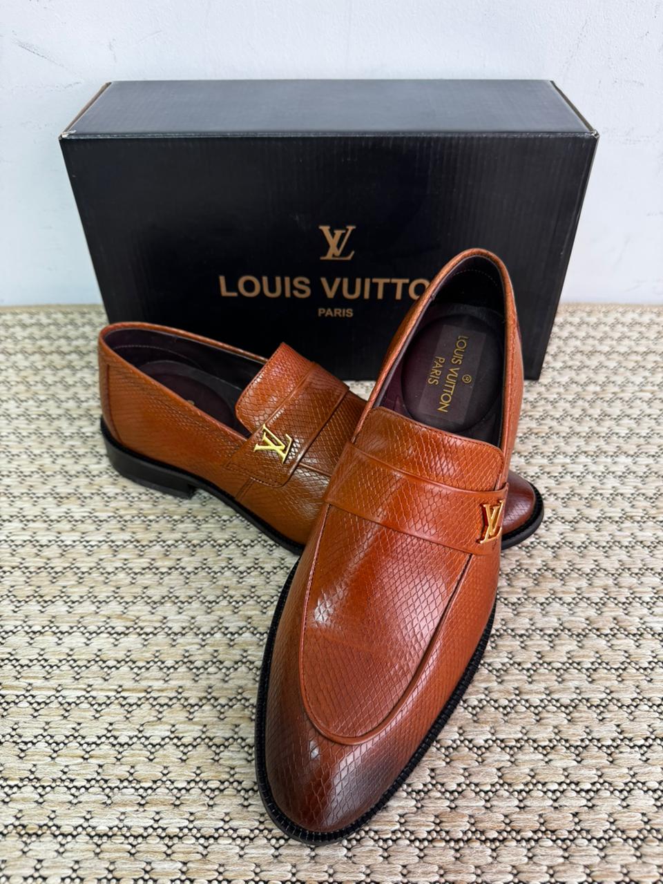 Sapato Louis Vuitton Loafer Castanho Couro Exótico